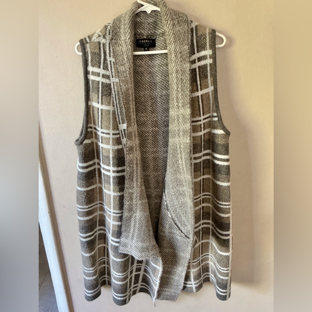 Joseph A. - Sleeveless Cardigan, 1X, light gray, beige and white.